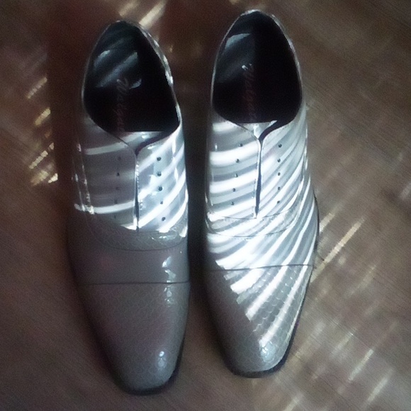 Shoes - Picture 2 of 8